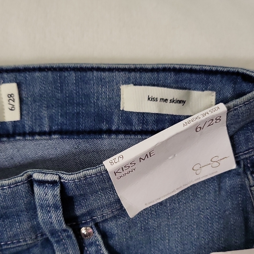 NWT Jessica Simpson Kiss Me Skinny Jeans Women's Blue Medium Wash Denim 6/28 - Picture 10 of 16